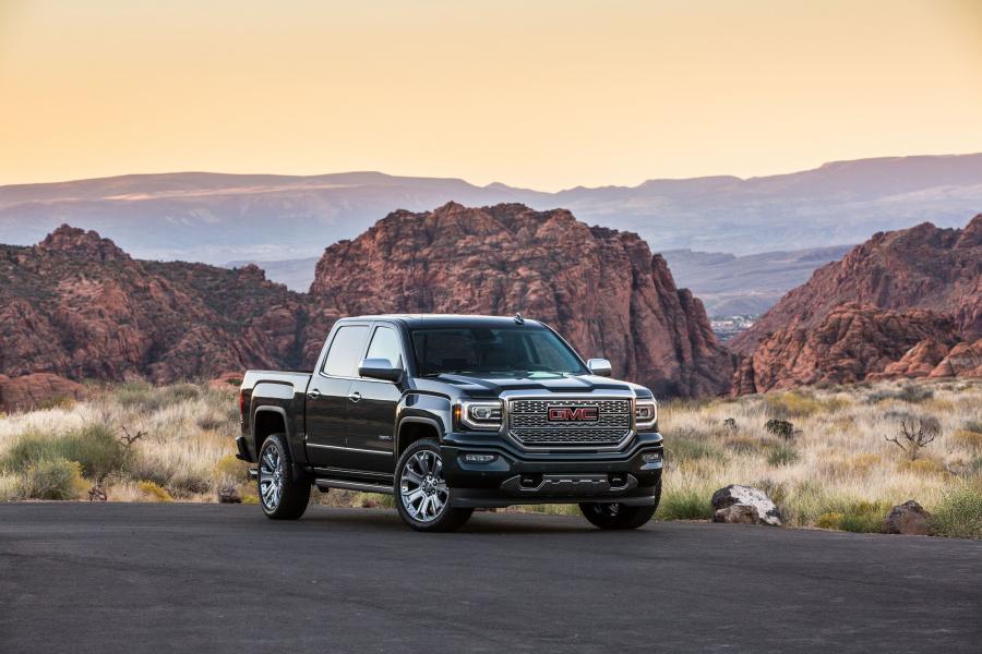 GMC Sierra 1500 Denali Crew Cab 2015 года  (фото 8 из 14)